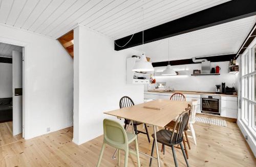 Øer Strand House | Lovely Beach Home Enveloped In Green Surroundings