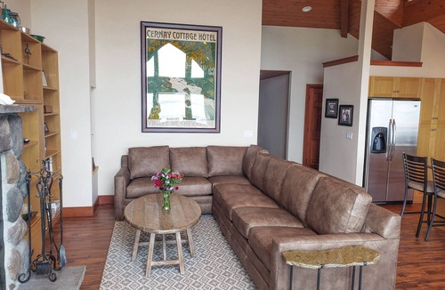 Happy Camp Hideaway House | Lovely Beachfront Home with Amazing Views!