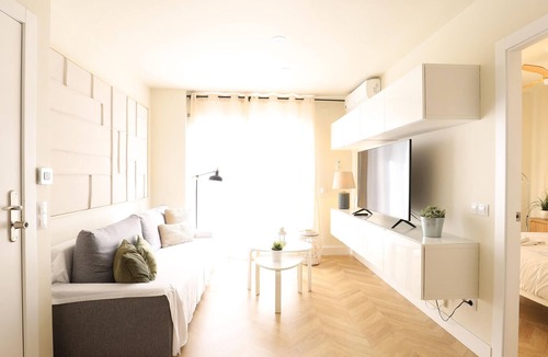Sagunto Apartment | Lovely Beachside Apartment with Free Wifi and All Amenities