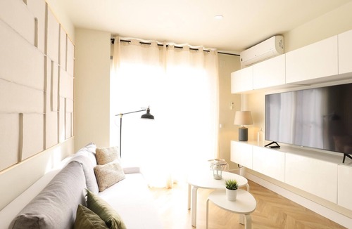 Sagunto Apartment | Lovely Beachside Apartment with Free Wifi and All Amenities