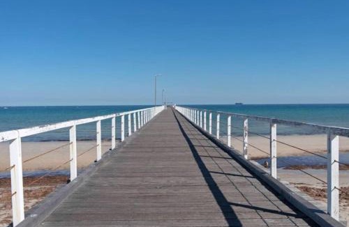 Largs Bay Apartment | Lovely Beachside Largs Bay unit - free wine