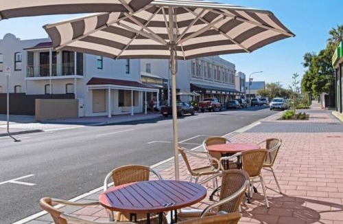 Largs Bay Apartment | Lovely Beachside Largs Bay unit - free wine