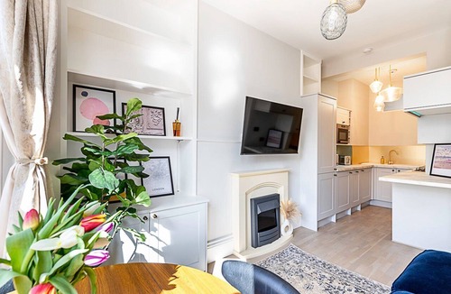 Fulham Apartment | Lovely Bishops Park Flat
