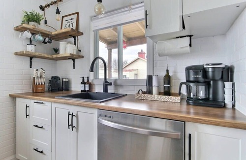 Quartier 5-4 Apartment | Lovely Boho Spa Sauna AC and Free Parking