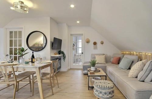 Quartier 5-4 Apartment | Lovely Boho Spa Sauna AC and Free Parking