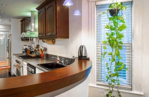 Winter Hill Condo | Lovely Boston Condo