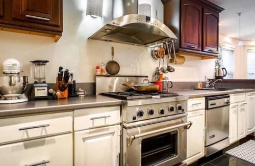 Winter Hill Condo | Lovely Boston Condo