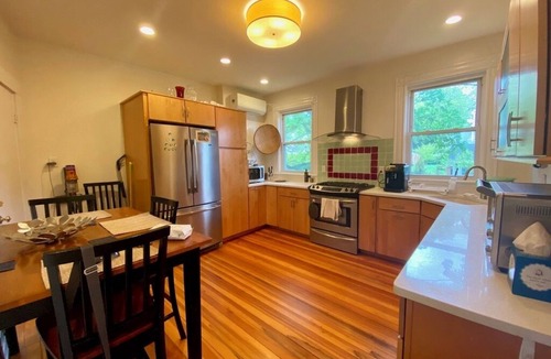 Arlington Apartment | Lovely, bright 2-BR in historic Arlington