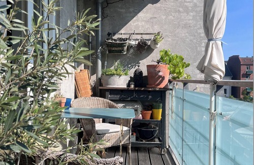 Copenhagen City Centre Apartment | Lovely bright 3-bedroom with large balcony facing green courtyard