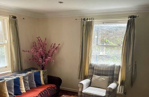 Queen's Gate Apartment | Lovely Bright Apartment