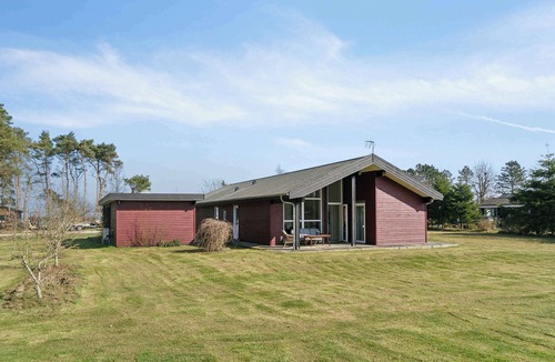 Ørsted House | Lovely bright house near the beach in nature