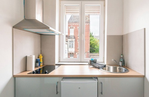 Cambrai Apartment | Lovely, bright studio just 1 minute from the station
