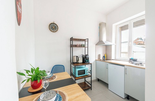 Cambrai Apartment | Lovely, bright studio just 1 minute from the station