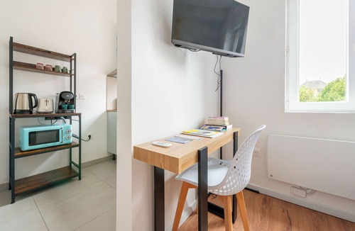 Cambrai Apartment | Lovely, bright studio just 1 minute from the station