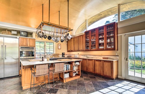 Brookfield House | Lovely Brookfield Home w/Private Deck & Views