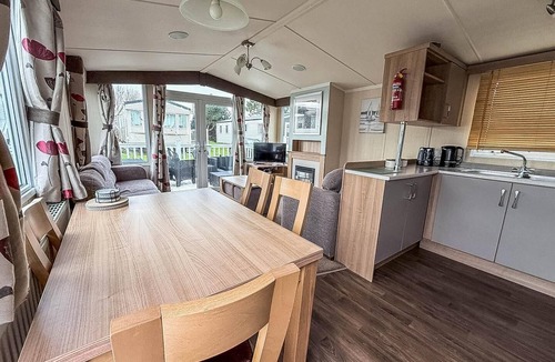 Hopton House | Lovely caravan with decking at Broadland Sands, Suffolk ref 20302BS