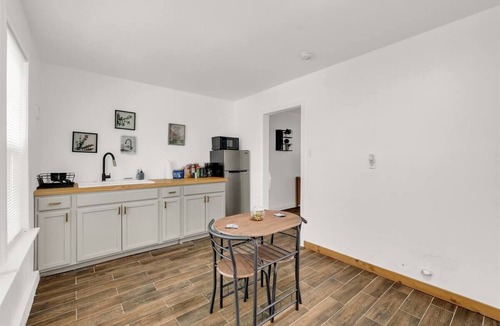 Midtown Apartment | Lovely Casita w/King Bed 8min to DT