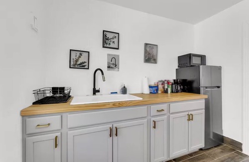 Midtown Apartment | Lovely Casita w/King Bed 8min to DT