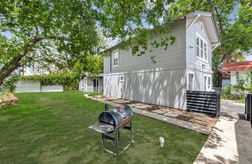 Midtown Apartment | Lovely Casita w/King Bed 8min to DT