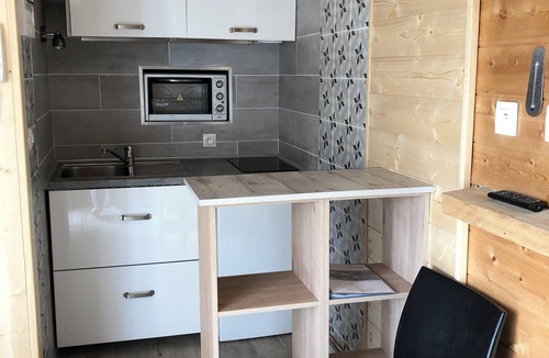 Villejuif Apartment | Lovely Chalet-style studio on ground floor with terrace overlooking garden near IGR line 14