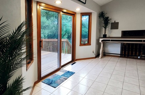 Loves Park House | Lovely Child-friendly 6-bedroom Home w/Jacuzzi Tub