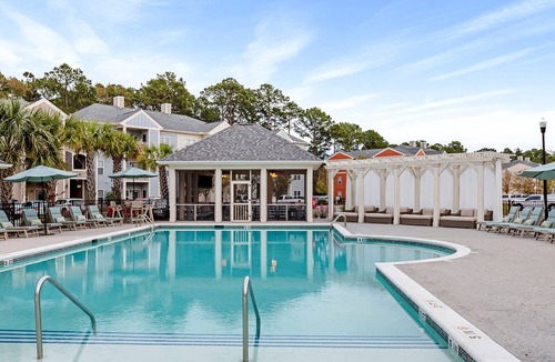 Johns Island Apartment | Lovely Coastal 2 Bedroom Gem with Pool