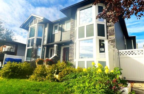 Killarney House | Lovely comfy home private bath in central Calgary