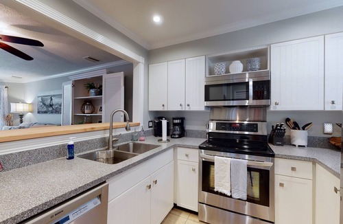 Demere Park Condo | Lovely Condo in Gated Harbour Oaks walking distance to the Village
