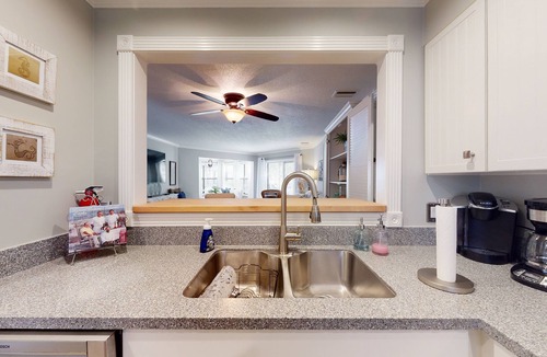 Demere Park Condo | Lovely Condo in Gated Harbour Oaks walking distance to the Village