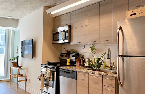 Little Portugal Condo | Lovely condo in Liberty Village with home office & parking