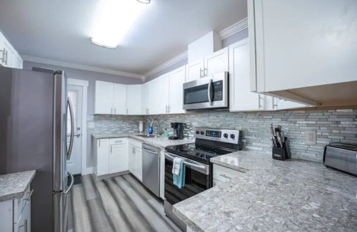 Hilltop House | Lovely converted Victorian home unit 2