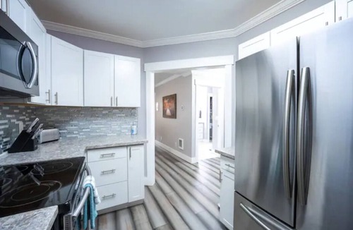 Hilltop House | Lovely converted Victorian home unit 2