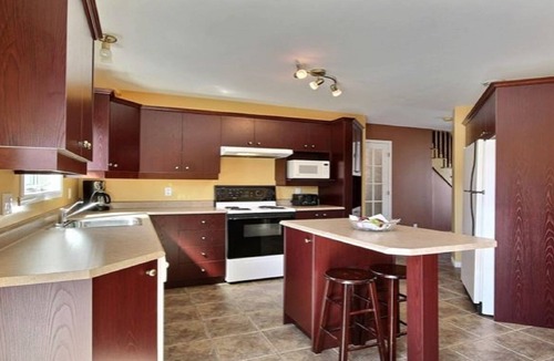 L'Ancienne-Lorette House | Lovely cottage with heated swimming pool
