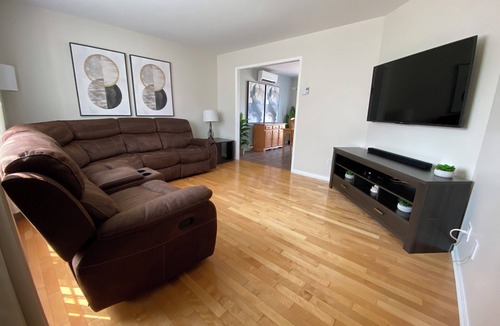 L'Ancienne-Lorette House | Lovely cottage with heated swimming pool