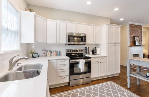 Talbot's Corner House | Lovely Cottage ~2 BR 2 BA~ 7 Min. To Downtown