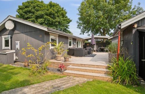 Pøt Strandby House | Lovely Cottage In Pøt Strandby