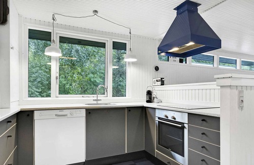 Stubbekobing House | Lovely cottage w. wilderness tub by Sortsø Beach