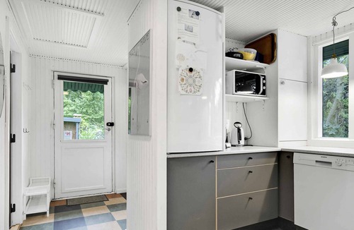 Stubbekobing House | Lovely cottage w. wilderness tub by Sortsø Beach