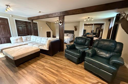 L'Ancienne-Lorette House | Lovely cottage with heated swimming pool