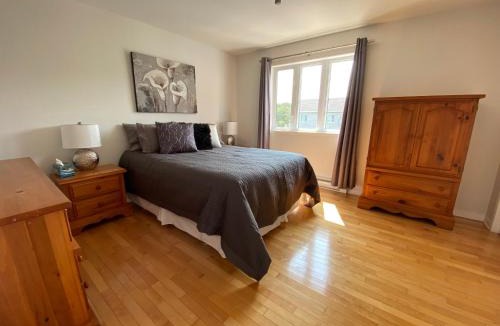 L'Ancienne-Lorette House | Lovely cottage with heated swimming pool