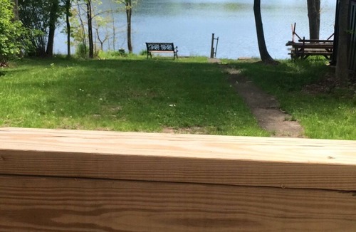 Homer Cottage | Lovely Cottage with Lakeside Patio & Dock