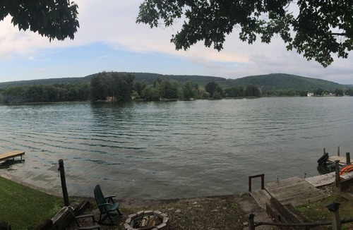 Homer Cottage | Lovely Cottage with Lakeside Patio & Dock