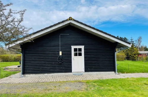 Kramnitse House | Lovely cottage with secluded garden