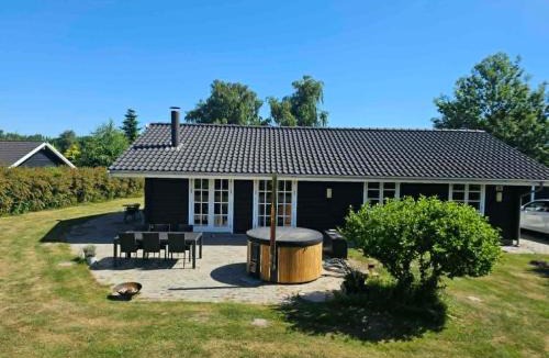 Kramnitse House | Lovely Cottage With Secluded Garden