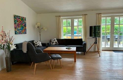 Kramnitse House | Lovely Cottage With Secluded Garden