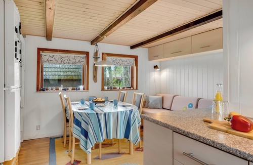 Vesløs House | Lovely cottage with wood-burning stove and water view