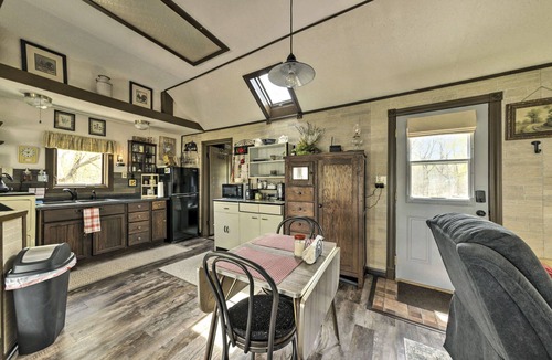 St. Charles Apartment | Lovely Couples Escape on Mississippi River!