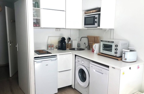 Sete Apartment | Lovely, cozy studio with garden terrace and parking.