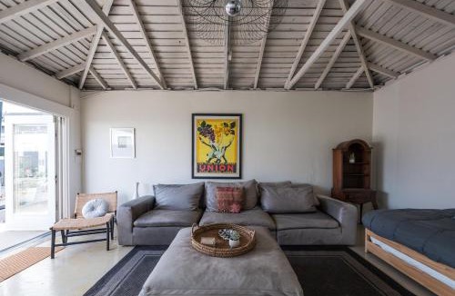 Del Rey House | Lovely Culver City Home 8 Mins to Beach Close to LAX