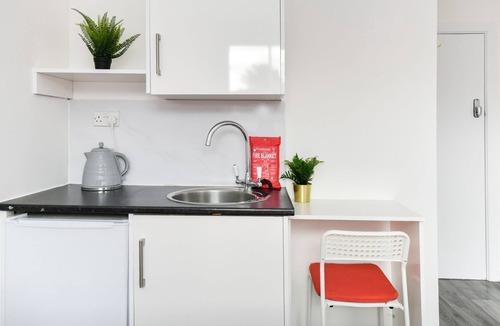 Reading Apartment | Lovely Double Bed Studio - Reading Town Centre